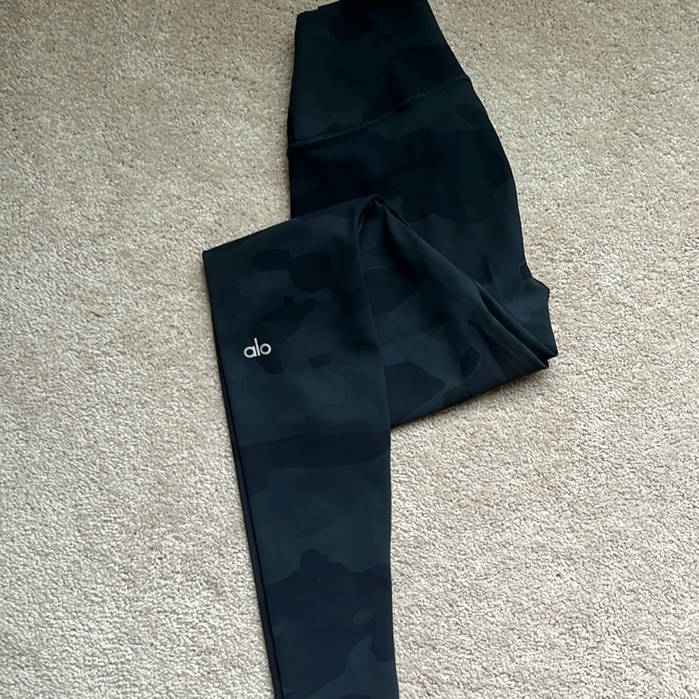 Alo legging. Green and black camo
